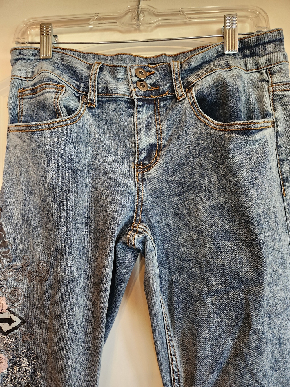 Hot Topic Light Blue Flare Jeans with Embroidered Cross - Picture 4 of 12